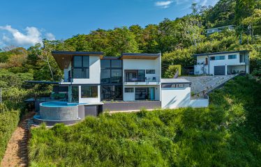 4 BEDROOM HOME WITH GUEST HOUSE AND AMAZING OCEAN VIEWS