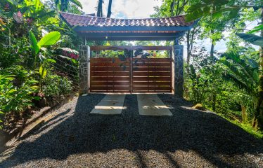 3 BEDROOM LUXURY HOME WITH OCEAN VIEW AND GUEST HOUSE