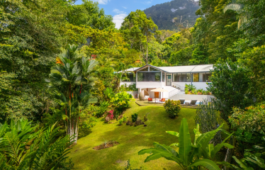 2 BEAUTIFUL BEDROOM HOME WITH RIVER – 2.5 ACRES