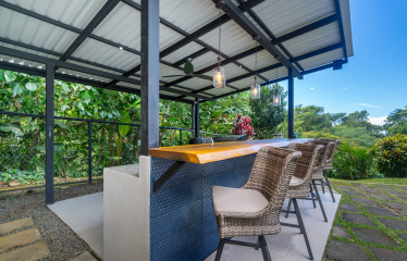 2 BEAUTIFUL BEDROOM HOME WITH RIVER – 2.5 ACRES