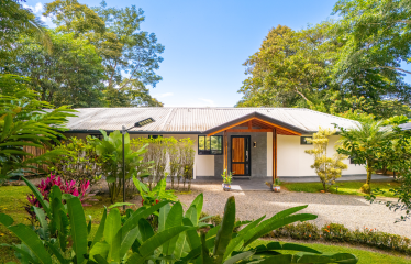 2 BEAUTIFUL BEDROOM HOME WITH RIVER – 2.5 ACRES