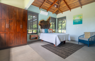 2 BEAUTIFUL BEDROOM HOME WITH RIVER – 2.5 ACRES