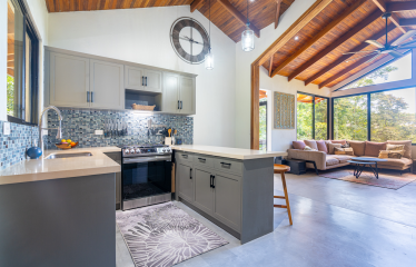 2 BEAUTIFUL BEDROOM HOME WITH RIVER – 2.5 ACRES