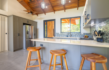 2 BEAUTIFUL BEDROOM HOME WITH RIVER – 2.5 ACRES
