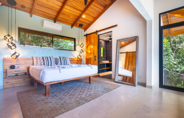 2 BEAUTIFUL BEDROOM HOME WITH RIVER – 2.5 ACRES
