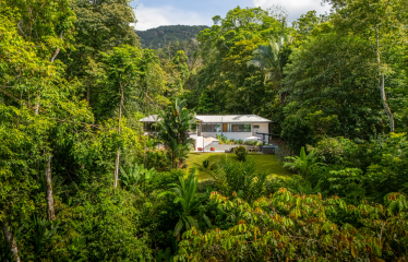 2 BEAUTIFUL BEDROOM HOME WITH RIVER – 2.5 ACRES