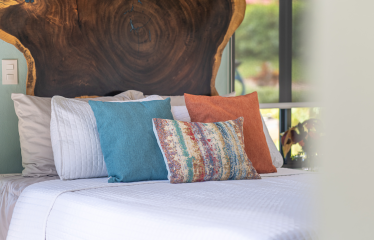 2 BEAUTIFUL BEDROOM HOME WITH RIVER – 2.5 ACRES
