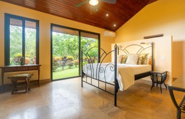 10.9 ACRES – HOME AND GUEST CASITA WITH OCEAN VIEWS