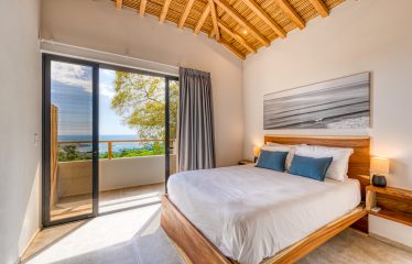 LUXURY 5 BEDROOM HOME WITH OCEAN VIEW