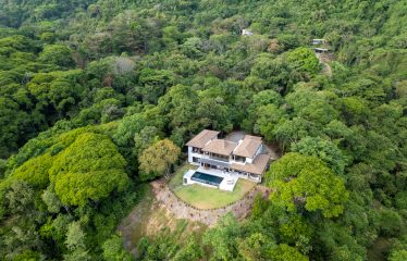 LUXURY 5 BEDROOM HOME WITH OCEAN VIEW