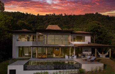 LUXURY 5 BEDROOM HOME WITH OCEAN VIEW