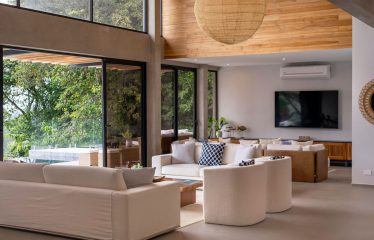 LUXURY 5 BEDROOM HOME WITH OCEAN VIEW