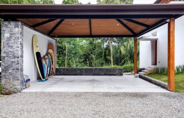 LUXURY 5 BEDROOM HOME WITH OCEAN VIEW