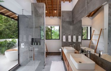 LUXURY 5 BEDROOM HOME WITH OCEAN VIEW