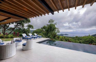 LUXURY 5 BEDROOM HOME WITH OCEAN VIEW