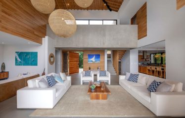 LUXURY 5 BEDROOM HOME WITH OCEAN VIEW