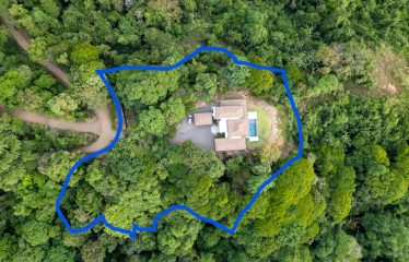 LUXURY 5 BEDROOM HOME WITH OCEAN VIEW