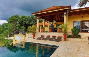 PREMIER LUXURY ESTATE RANCHO VILLA VERDE A FAMILY COMPOUND / BOUTIQUE HOTEL STYLE – 107.95 ACRES
