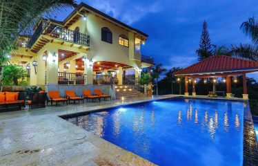 PREMIER LUXURY ESTATE RANCHO VILLA VERDE A FAMILY COMPOUND / BOUTIQUE HOTEL STYLE – 107.95 ACRES