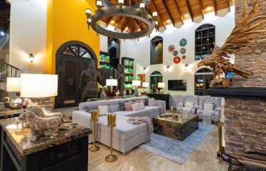 PREMIER LUXURY ESTATE RANCHO VILLA VERDE A FAMILY COMPOUND / BOUTIQUE HOTEL STYLE – 107.95 ACRES