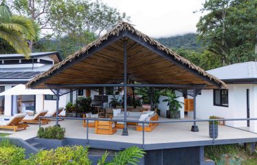 4 BEDROOMS LUXURY HOME WITH AMAZING OCEAN VIEW – 4 ACRES