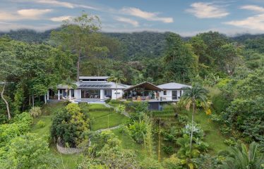 4 BEDROOMS LUXURY HOME WITH AMAZING OCEAN VIEW – 4 ACRES