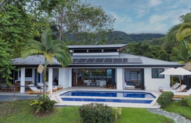 4 BEDROOMS LUXURY HOME WITH AMAZING OCEAN VIEW – 4 ACRES