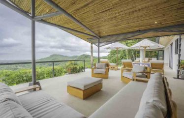 4 BEDROOMS LUXURY HOME WITH AMAZING OCEAN VIEW – 4 ACRES