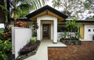 4 BEDROOMS LUXURY HOME WITH AMAZING OCEAN VIEW – 4 ACRES