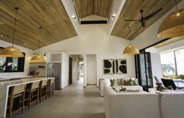 4 BEDROOMS LUXURY HOME WITH AMAZING OCEAN VIEW – 4 ACRES