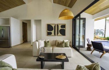 4 BEDROOMS LUXURY HOME WITH AMAZING OCEAN VIEW – 4 ACRES