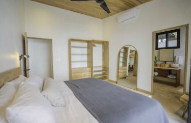 4 BEDROOMS LUXURY HOME WITH AMAZING OCEAN VIEW – 4 ACRES