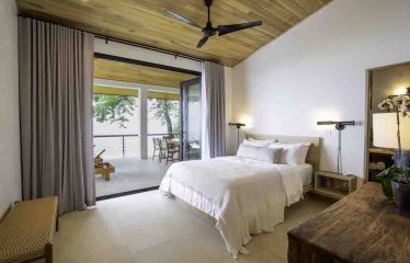 4 BEDROOMS LUXURY HOME WITH AMAZING OCEAN VIEW – 4 ACRES