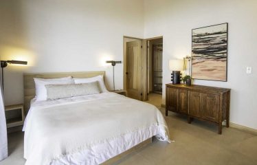 4 BEDROOMS LUXURY HOME WITH AMAZING OCEAN VIEW – 4 ACRES