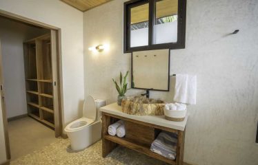 4 BEDROOMS LUXURY HOME WITH AMAZING OCEAN VIEW – 4 ACRES