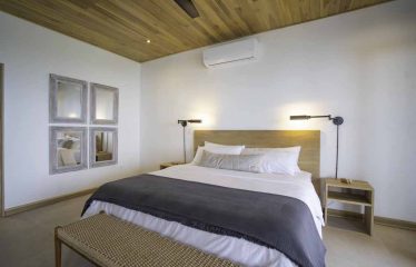 4 BEDROOMS LUXURY HOME WITH AMAZING OCEAN VIEW – 4 ACRES