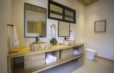 4 BEDROOMS LUXURY HOME WITH AMAZING OCEAN VIEW – 4 ACRES