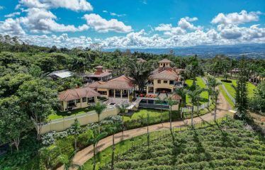 PREMIER LUXURY ESTATE RANCHO VILLA VERDE A FAMILY COMPOUND / BOUTIQUE HOTEL STYLE – 107.95 ACRES