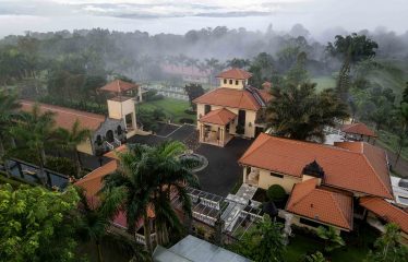PREMIER LUXURY ESTATE RANCHO VILLA VERDE A FAMILY COMPOUND / BOUTIQUE HOTEL STYLE – 107.95 ACRES