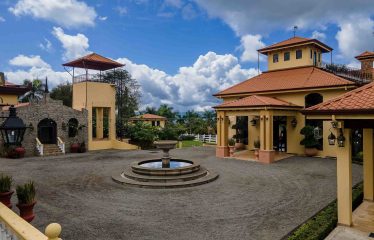 PREMIER LUXURY ESTATE RANCHO VILLA VERDE A FAMILY COMPOUND / BOUTIQUE HOTEL STYLE – 107.95 ACRES