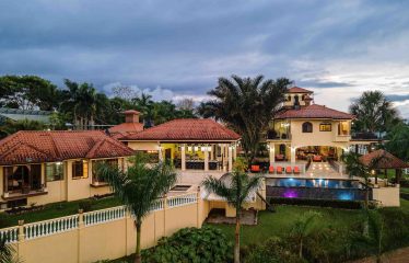 PREMIER LUXURY ESTATE RANCHO VILLA VERDE A FAMILY COMPOUND / BOUTIQUE HOTEL STYLE – 107.95 ACRES