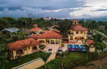 PREMIER LUXURY ESTATE RANCHO VILLA VERDE A FAMILY COMPOUND / BOUTIQUE HOTEL STYLE – 107.95 ACRES