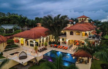 PREMIER LUXURY ESTATE RANCHO VILLA VERDE A FAMILY COMPOUND / BOUTIQUE HOTEL STYLE – 107.95 ACRES