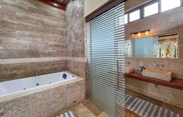 PREMIER LUXURY ESTATE RANCHO VILLA VERDE A FAMILY COMPOUND / BOUTIQUE HOTEL STYLE – 107.95 ACRES