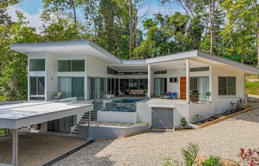 4 BEDROOM HOUSE WITH OCEAN AND JUNGLE VIEWS