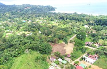 LOCATION, LOCATION! WALKING DISTANCE TO THE BEACH, COMMERCIAL AND RESIDENCIAL LOT FOR SALE