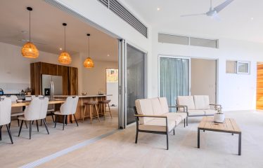 4 BEDROOM HOUSE WITH OCEAN AND JUNGLE VIEWS