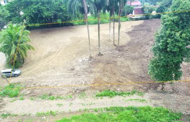 LOCATION, LOCATION! WALKING DISTANCE TO THE BEACH, COMMERCIAL AND RESIDENCIAL LOT FOR SALE