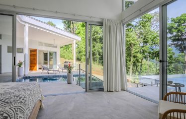 4 BEDROOM HOUSE WITH OCEAN AND JUNGLE VIEWS