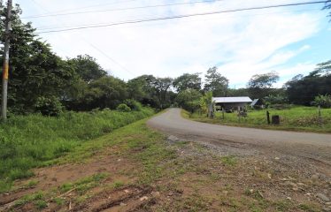 LOCATION, LOCATION! WALKING DISTANCE TO THE BEACH, COMMERCIAL AND RESIDENCIAL LOT FOR SALE